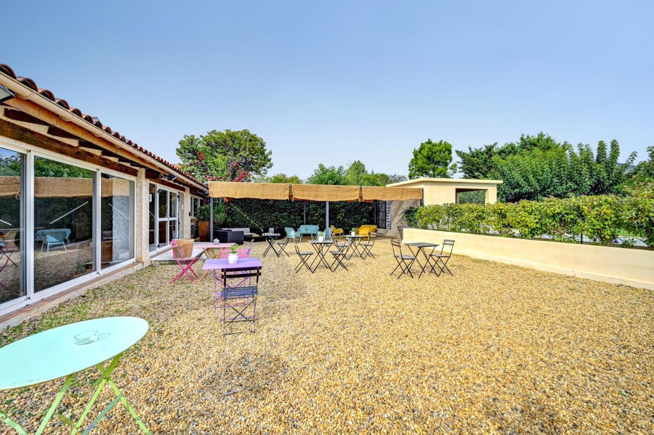 Отель Le Provence Жемено Экстерьер фото