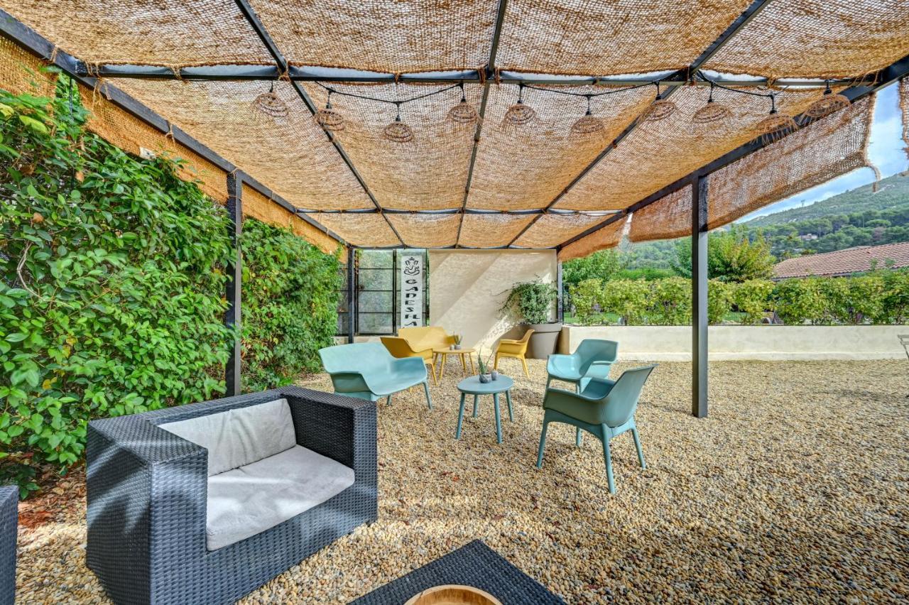 Отель Le Provence Жемено Экстерьер фото