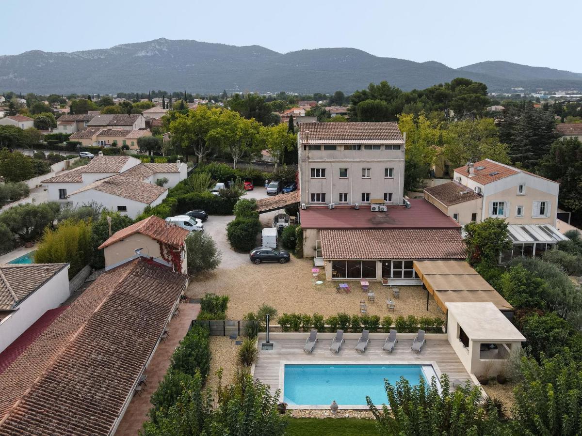 Отель Le Provence Жемено Экстерьер фото