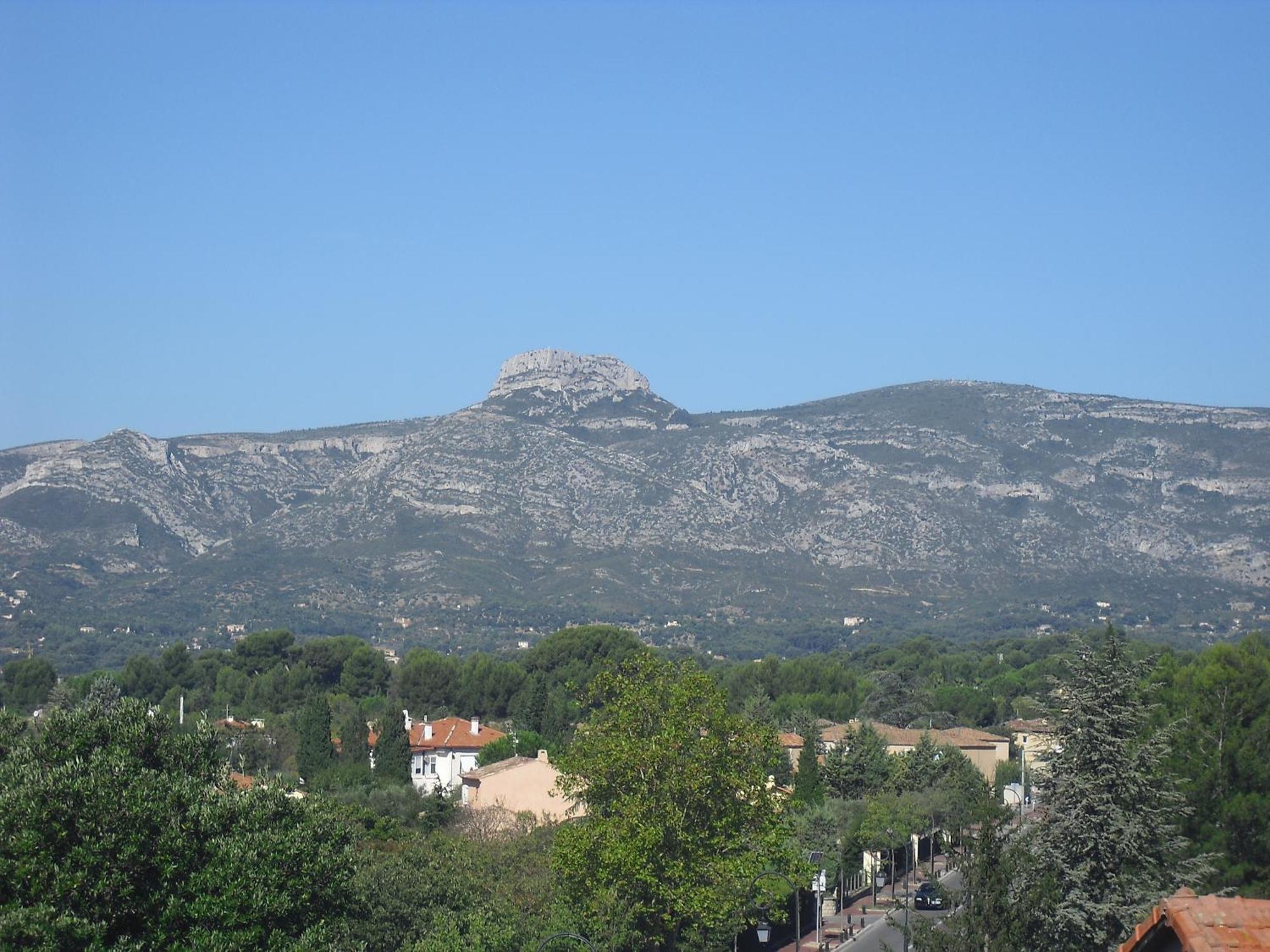 Отель Le Provence Жемено Экстерьер фото
